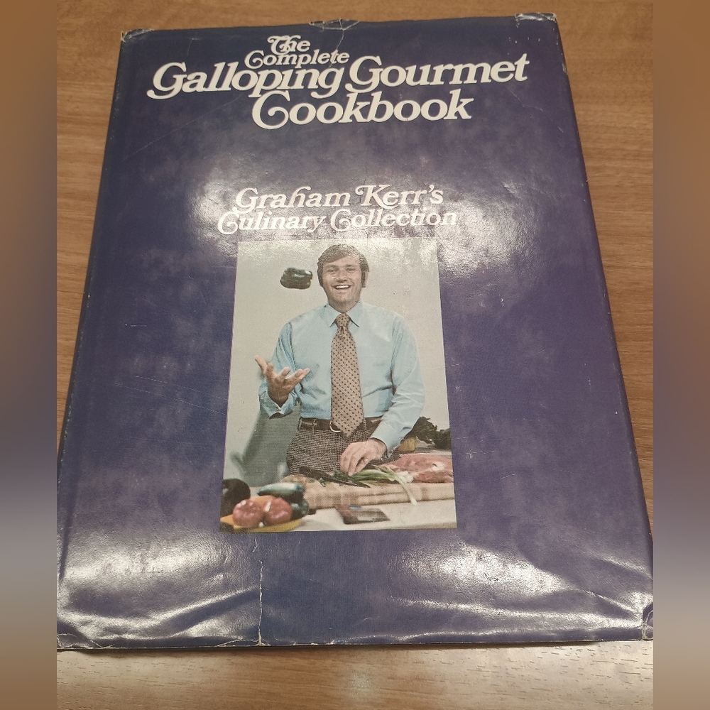 VINTAGE GALLOPING GOURMET COOKBOOK 1977
